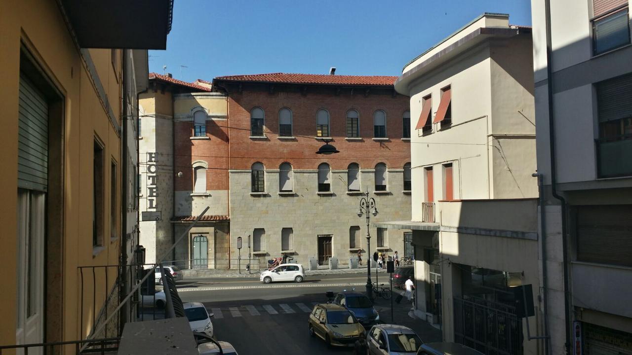 Pisa Train Station Hostel Exterior foto